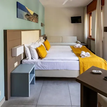 Limone Hotell 3*